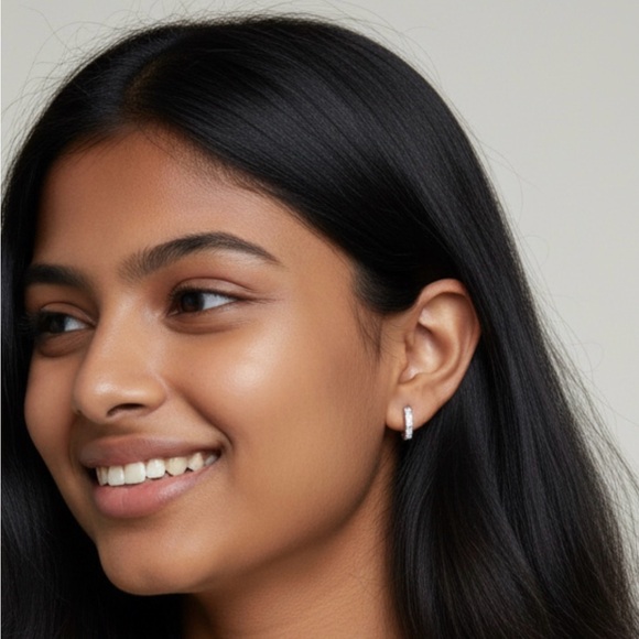 Elegant Silver Small Hoop Earrings Zirconia Stones New in a Black box Gift idea - Picture 2 of 8